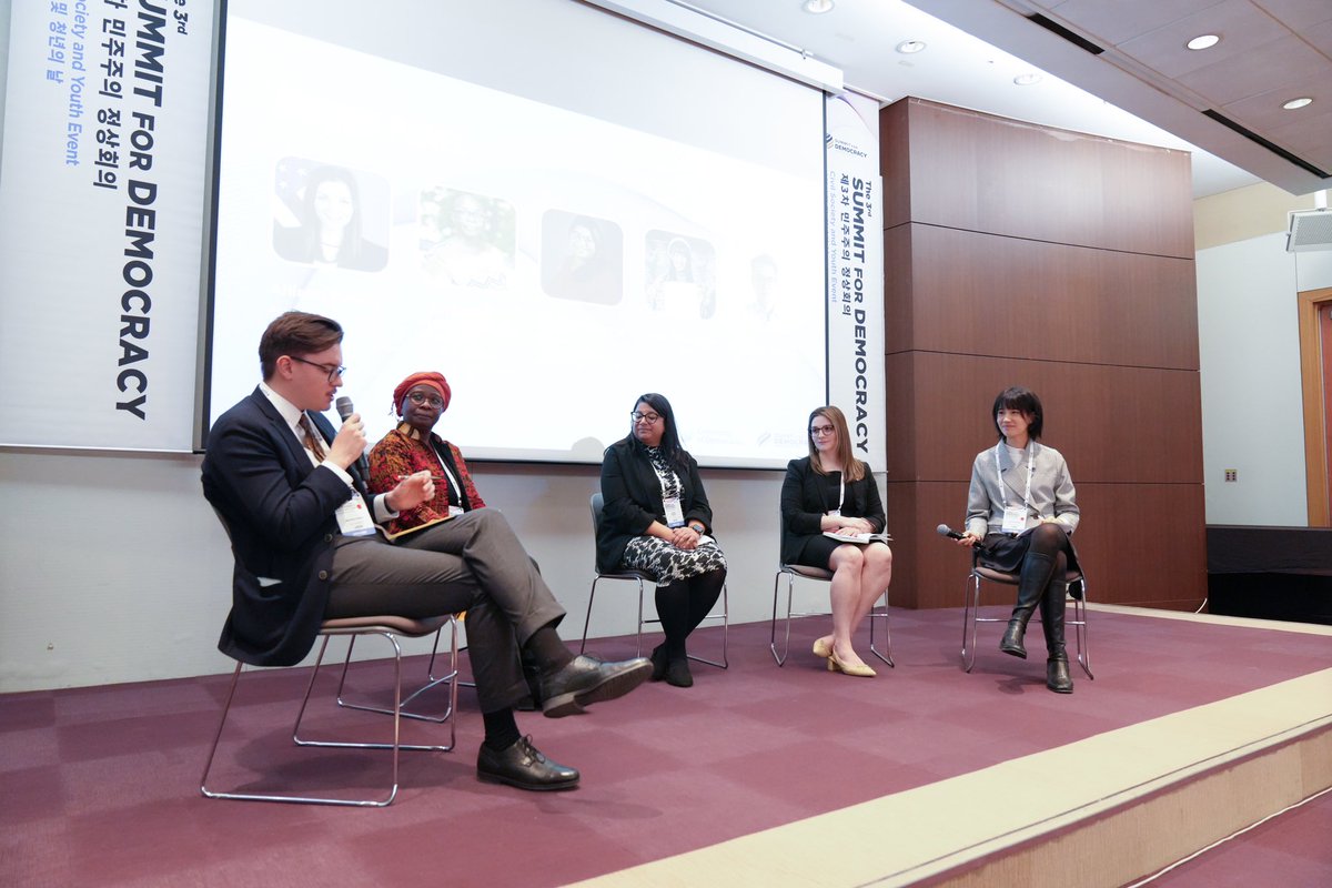 d_onyshko's tweet photo. Topics like digital tools in political campaigning, critical thinking, disinfo were discussed at #CoDYouthLeads Tech Talks 🗣️ event by @CommunityofDem at the #SummitForDemocracy. Special thanks to representatives of @StateDept, @alliepet16, @GAC_Corporate, @Int_IDEA for joining! https://t.co/ETIo3briyH