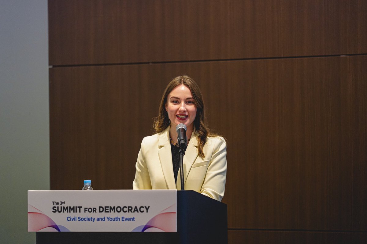 d_onyshko's tweet photo. Topics like digital tools in political campaigning, critical thinking, disinfo were discussed at #CoDYouthLeads Tech Talks 🗣️ event by @CommunityofDem at the #SummitForDemocracy. Special thanks to representatives of @StateDept, @alliepet16, @GAC_Corporate, @Int_IDEA for joining! https://t.co/ETIo3briyH
