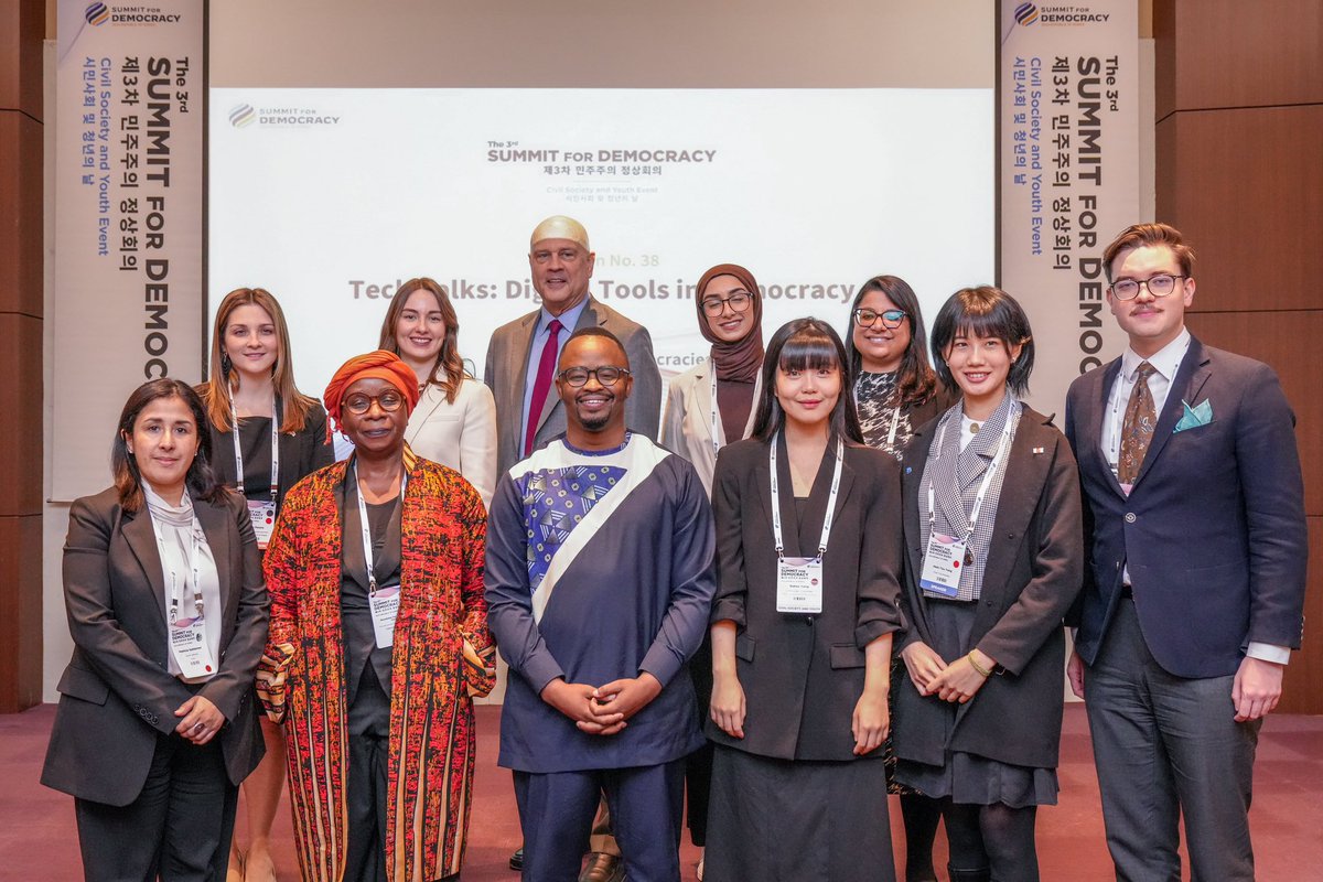 d_onyshko's tweet photo. Topics like digital tools in political campaigning, critical thinking, disinfo were discussed at #CoDYouthLeads Tech Talks 🗣️ event by @CommunityofDem at the #SummitForDemocracy. Special thanks to representatives of @StateDept, @alliepet16, @GAC_Corporate, @Int_IDEA for joining! https://t.co/ETIo3briyH
