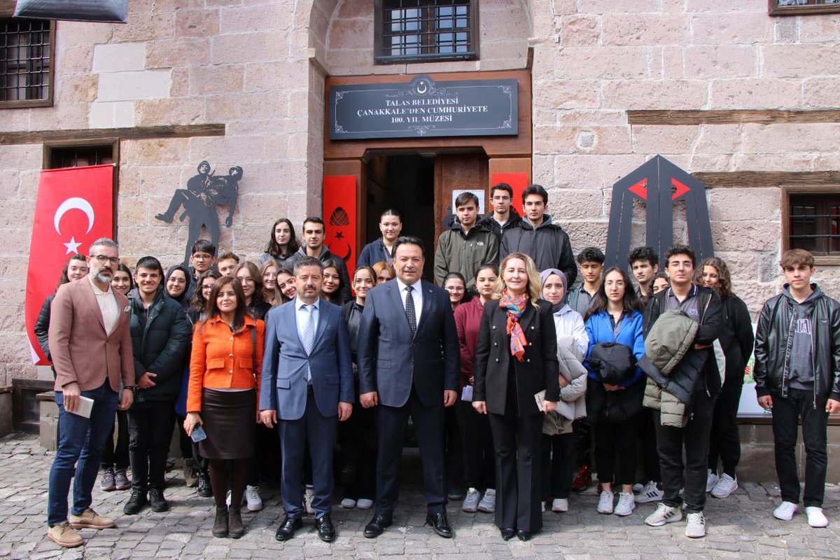 kayserimem's tweet photo. “Sınıfım Kayseri” Projesiyle Tarih Dersleri, Tarihî Mekanlarda İşleniyor!

Talas Sanat Galeri’sinde düzenlenen tarih dersinde, İl Millî Eğitim Müdürümüz Bahameddin Karaköse, Fatma Kemal Timuçin Anadolu Lisesi öğrencileriyle buluştu.  

 @Yusuf__Tekin @gokmen_cicek_ @BahameddinK https://t.co/uUuqlVbDNm