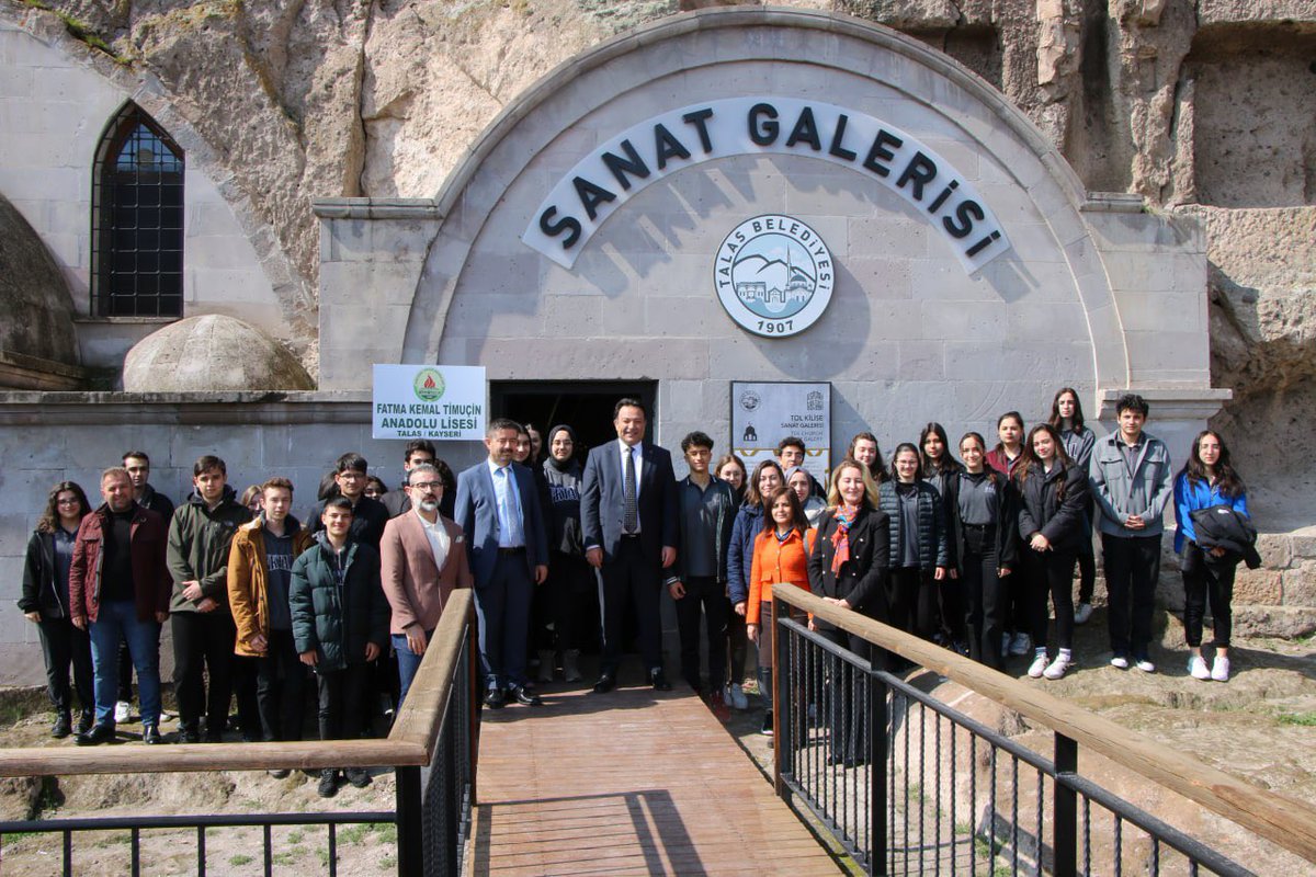 kayserimem's tweet photo. “Sınıfım Kayseri” Projesiyle Tarih Dersleri, Tarihî Mekanlarda İşleniyor!

Talas Sanat Galeri’sinde düzenlenen tarih dersinde, İl Millî Eğitim Müdürümüz Bahameddin Karaköse, Fatma Kemal Timuçin Anadolu Lisesi öğrencileriyle buluştu.  

 @Yusuf__Tekin @gokmen_cicek_ @BahameddinK https://t.co/uUuqlVbDNm
