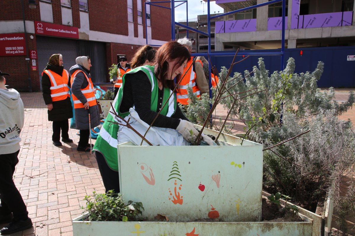 On Saturday we joined forces with over 50 Romford #LitterHeroes for Romford’s Spring Litter Pick-up, as part of the national Great British Spring Clean! 🌺 #Romford #RomfordBID #LitterPick #Community #Havering #HaveringCulture