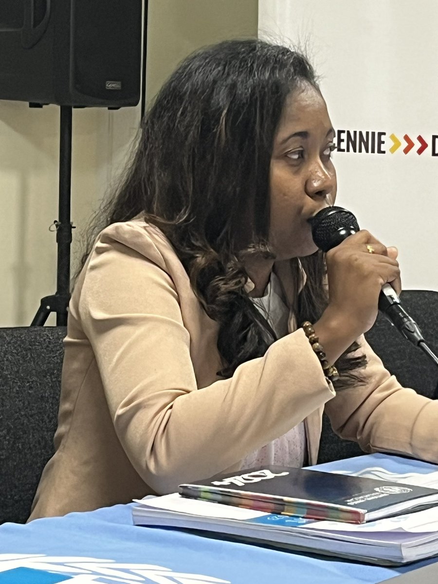 UNMadagascar's tweet photo. @LarissaRazanad  démontre que l’nternet rend difficile le contrôle de trafics de drogue mais  des possibilités de sensibiliser à ses méfaits existent aussi. #OICS encourage le gouvernement à utiliser les outils et programmes à disposition et à partager les informations. https://t.co/xbZFYIMmm0