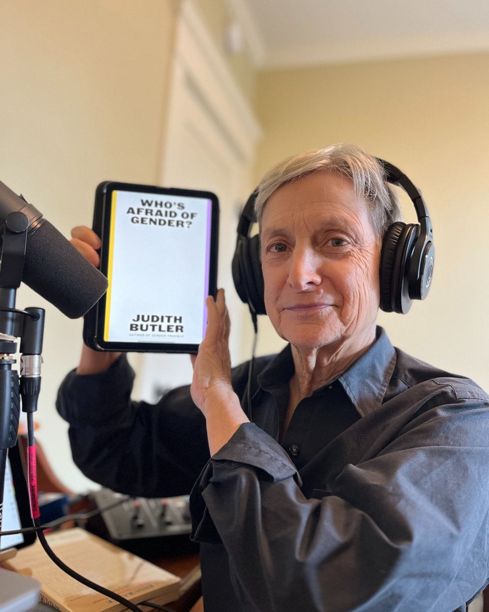 MacmillanAudio's tweet photo. Judith Butler narrates their newest work, WHO'S AFRAID OF GENDER?, a social and #political analysis that illuminates how a fear of gender is fueling reactionary politics around the world. Out now!
#JudithButler #WhosAfraidofGender #GenderTrouble @macmillanusa @fsgbooks https://t.co/QBuS0hpt3K