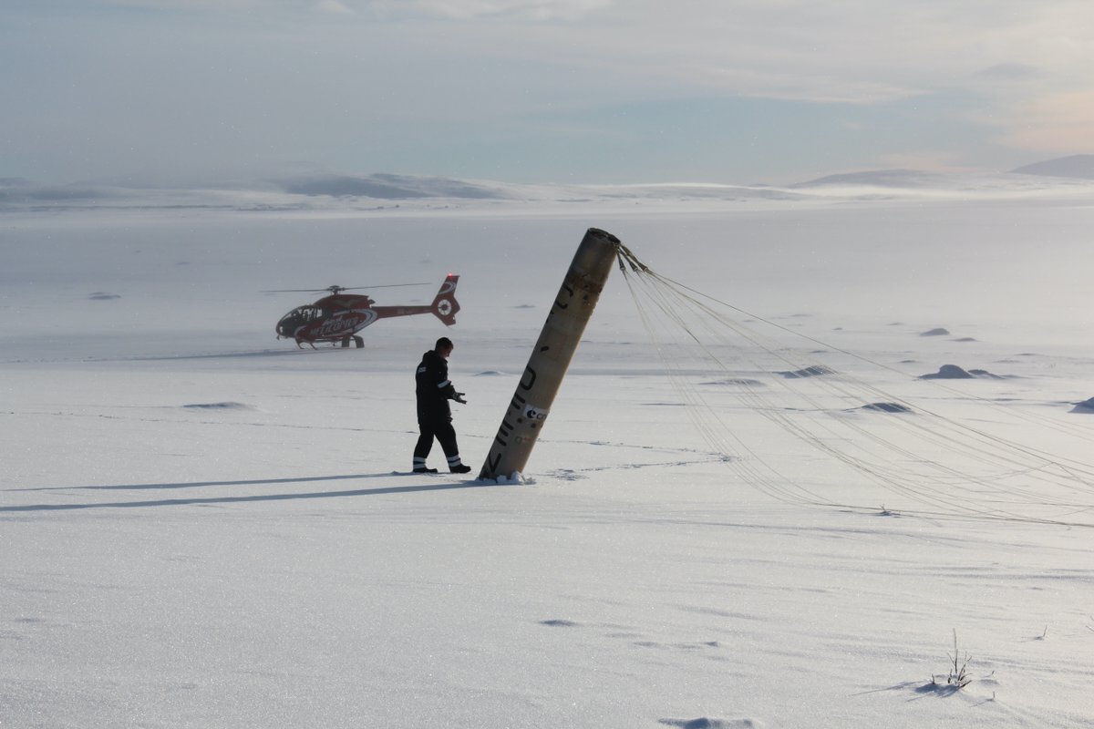 #ThrowBack ⏪: When a sounding rocket lands after a mission, the payload must be retrieved from its landing position. Today, helicopters and snowmobiles are most common, but if the cargo ended up in a remote place back in the 60’s, sometimes skis or snowshoes had to be used 🎿 🚁
