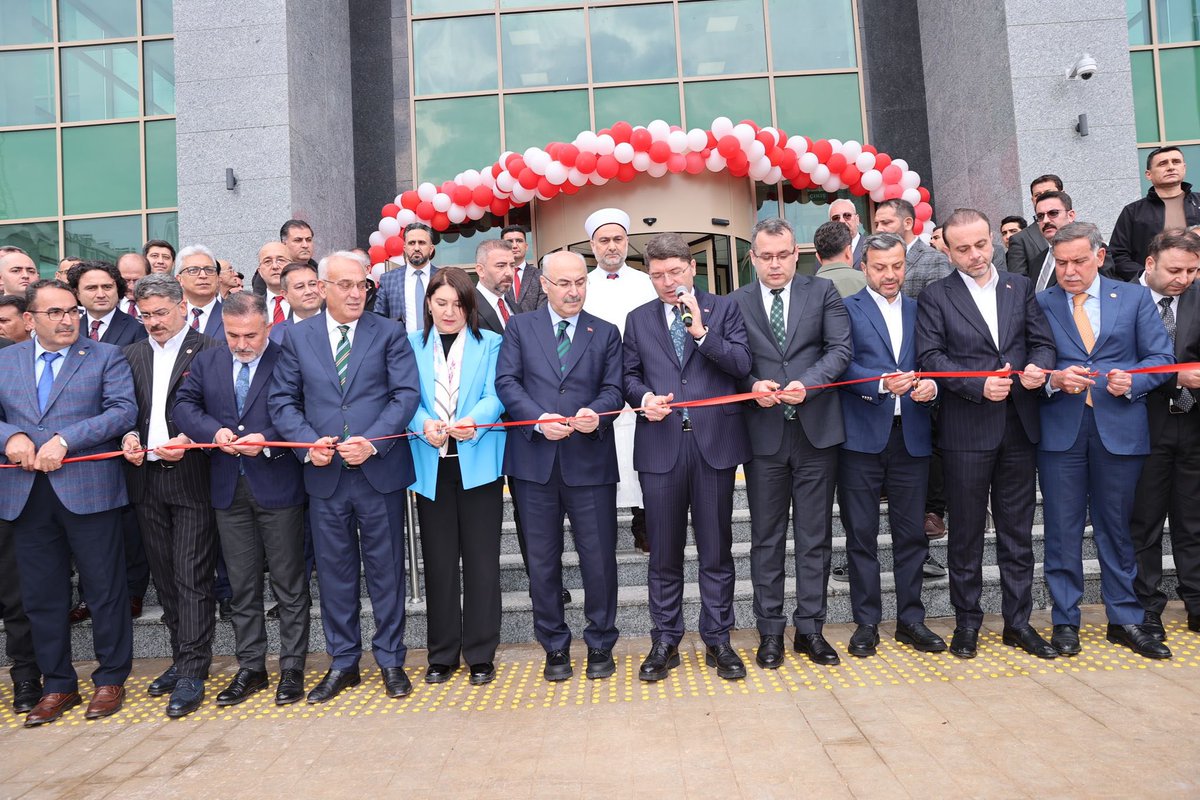 Adalet Bakanımız Yılmaz Tunç ile yapımı tamamlanan Kozan Adalet Sarayı'nın açılışını gerçekleştirdik. Hayırlı, uğurlu olsun.