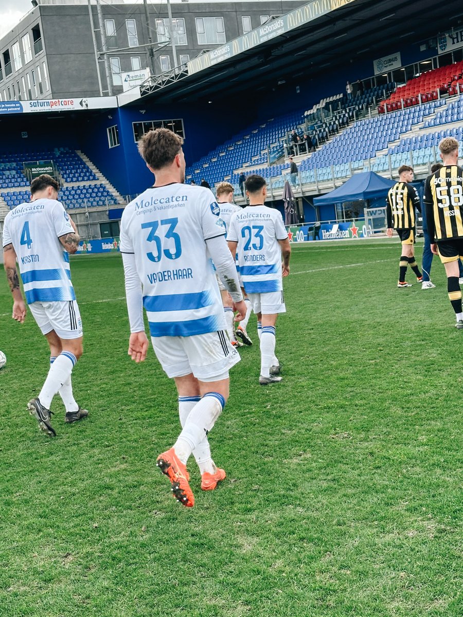 PECZwolle's tweet photo. PEC Zwolle heeft dinsdagmiddag een besloten oefenwedstrijd thuis tegen Vitesse met 3-1 gewonnen.
⚽ 11' Buitink 0-1
⚽ 66' Vellios 1-1
⚽ 69' Reijnders 2-1
⚽ 72' Oukhattou 3-1
#pecvit #peczwolle https://t.co/VozCKowLF6