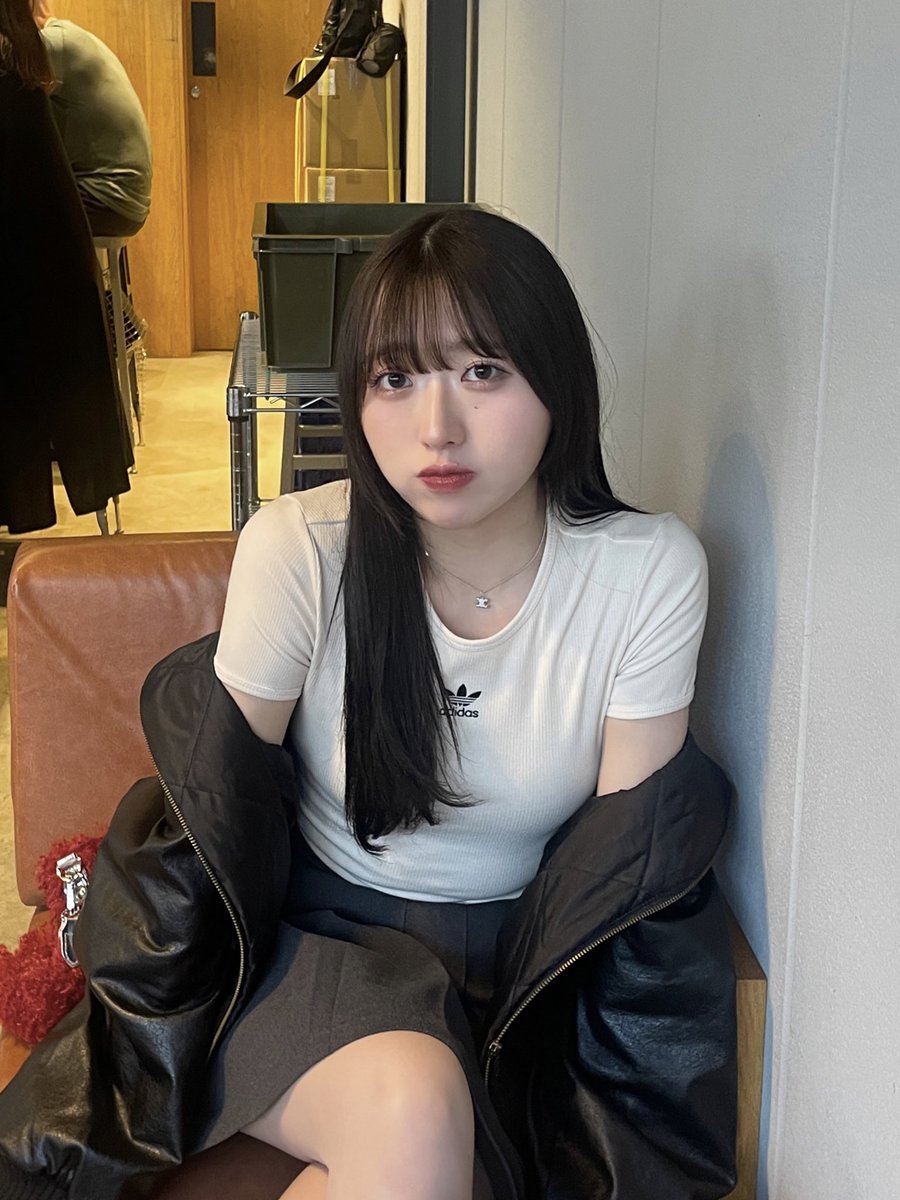 ren_eclair's tweet photo. レザージャケットももう暑くてちゃんと着れてないコーデ🍒👀

#春コーデ #アディダス #OnitsukaTiger https://t.co/lnaXxAdD4G