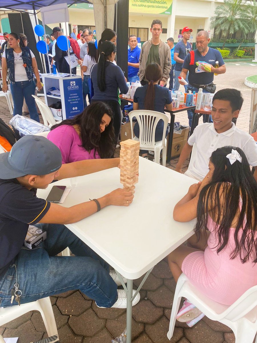 DPS_LosRios's tweet photo. #Milagro | En las instalaciones de la empresa @AzucarValdez ubicamos un stand Informativo de #SaludMental 🧠, para que la comunidad conozca sobre cómo manejar el estrés, ansiedad y depresión en la vida diaria. Además, socializamos los servicios que brinda el SAI #LosVergeles. https://t.co/4dd3DksnKf