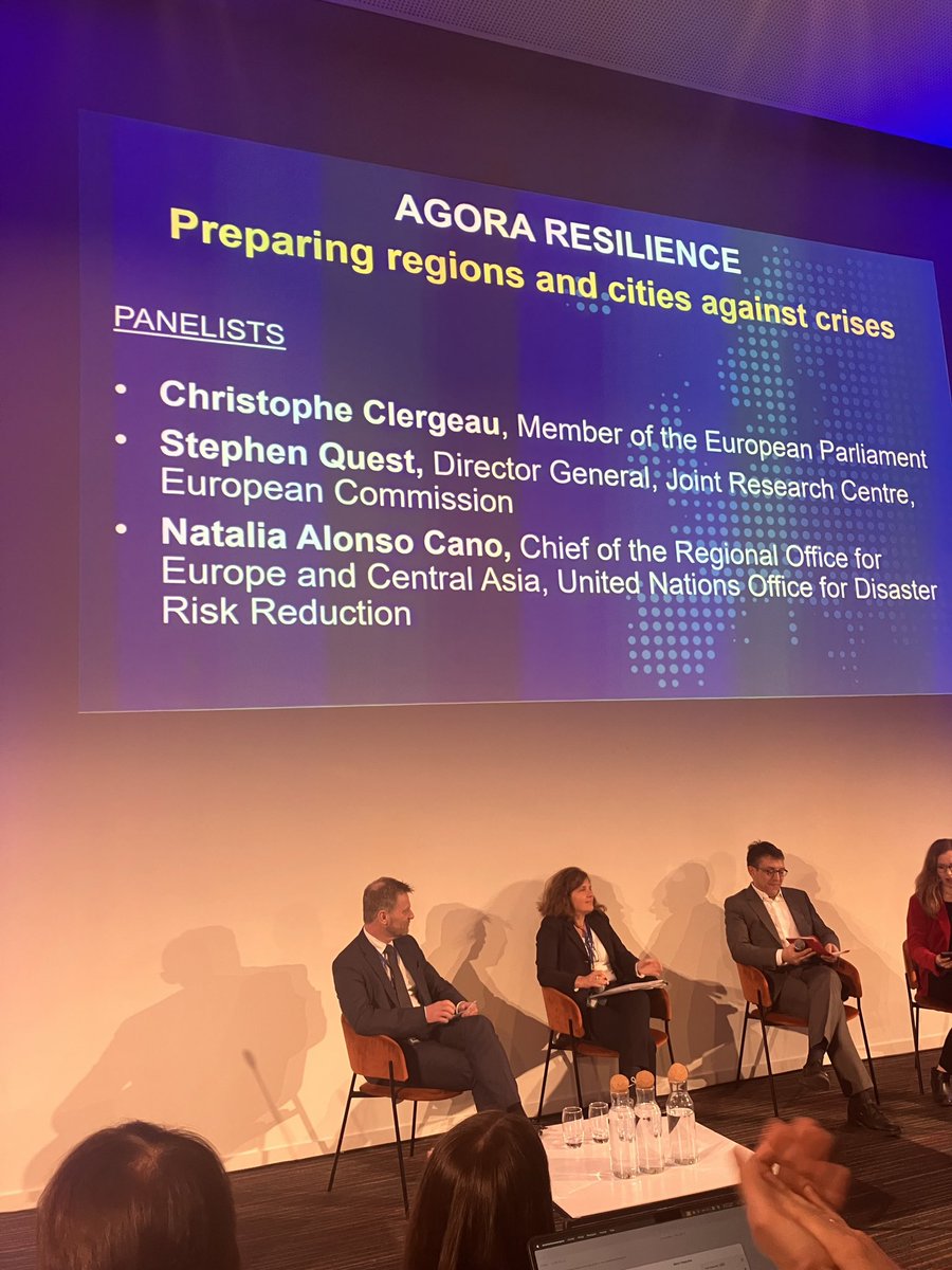 Today at the European Summit of Regions and Cities we discussed resilience to crises and disasters I presented the vulnerability dashboard developed by @EU_ScienceHub and @EU_CoR to quantify and monitor systemic vulnerability across Europe drmkc.jrc.ec.europa.eu/risk-data-hub#… #SommetMons24