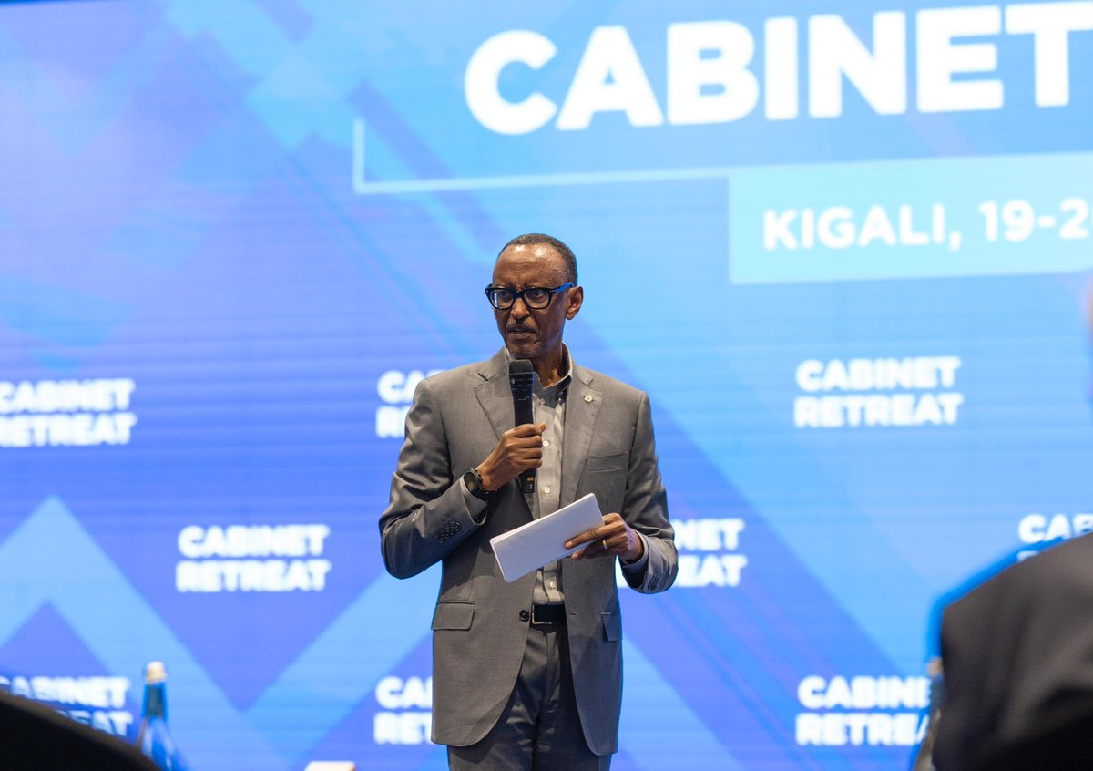 UrugwiroVillage's tweet photo. This afternoon at Intare Arena, President Kagame opens a two-day retreat with cabinet members and other senior officials focused on delivering Rwanda’s goals of socioeconomic transformation. https://t.co/Ovi1RiPmiC