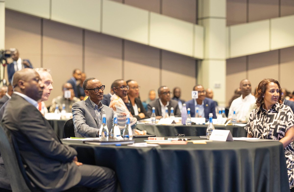 UrugwiroVillage's tweet photo. This afternoon at Intare Arena, President Kagame opens a two-day retreat with cabinet members and other senior officials focused on delivering Rwanda’s goals of socioeconomic transformation. https://t.co/Ovi1RiPmiC