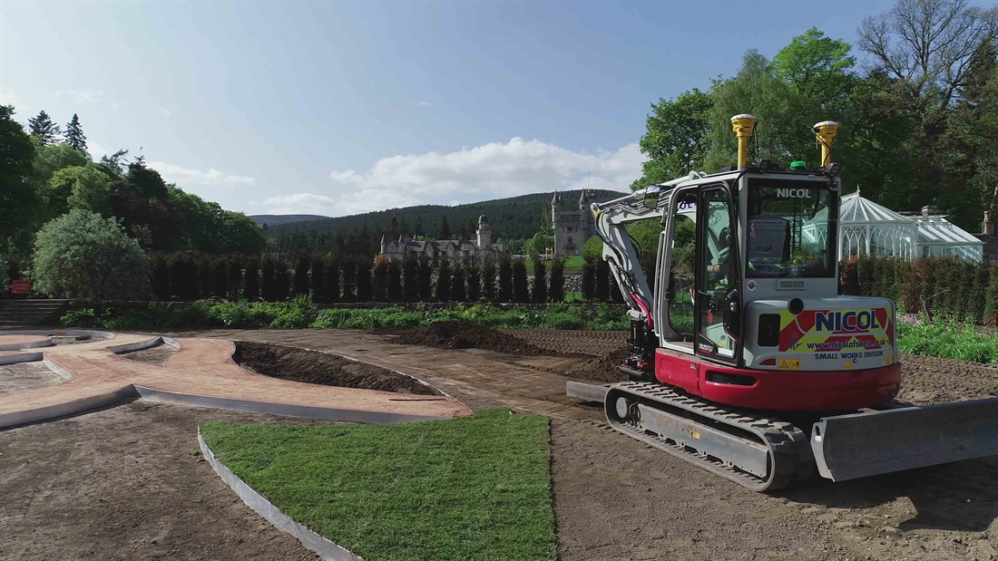 EarthmoversMag's tweet photo. Nicol of Skene calls on Trimble machine control systems from Sitech UK and Ireland to help build giant thistle-shaped maze at Balmoral.
Read story ⬇️
https://t.co/1Jnw2dRXhX
-----
#earthmoversmagazine #sitech #trimble #balmoral https://t.co/S7FgcEQbHQ