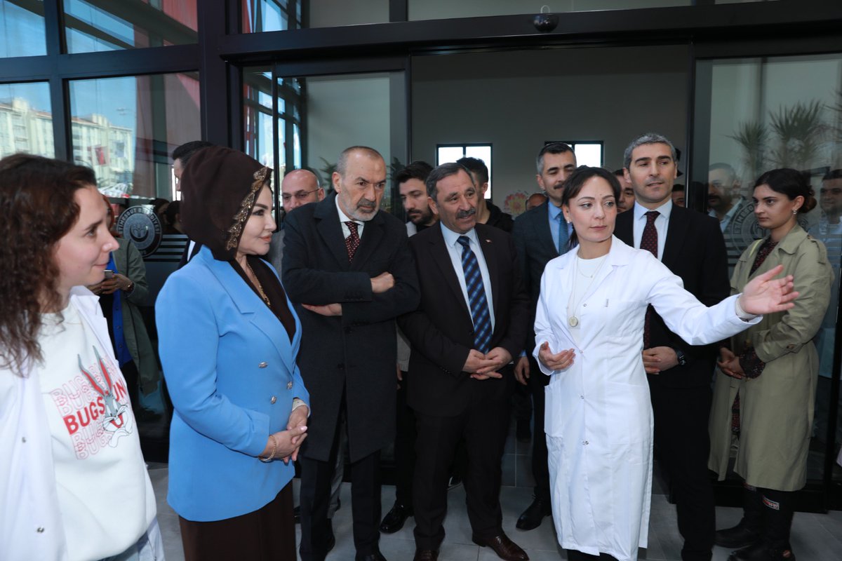 Bu hizmet belediyecilikte zirvedir.

Ülkemizin en kapsamlı, en modern Hayvan ve Çiçek Hastanesi'ni hizmete açtık.

Açılışımıza katılan Genel başkan Yardımcımız Sayın Yaşar Yıldırım, İlçe Kaymakamımız Sayın Naci Aktaş ve hemşehrilerimize teşekkür ediyorum.

İlçemize, Ankara'mıza