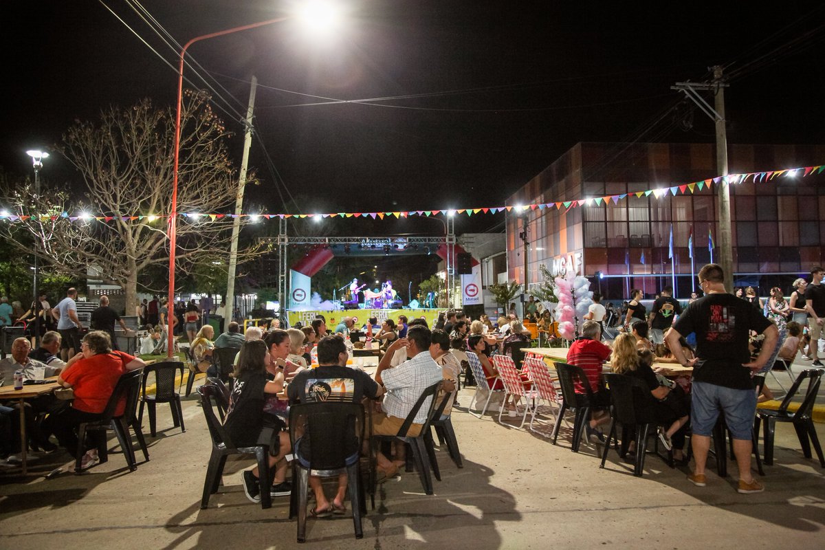 ComunadeFranck's tweet photo. Segunda Feria Cultural Gastronómica🥳🍻🍕🍔 https://t.co/LKkjVLLQGN