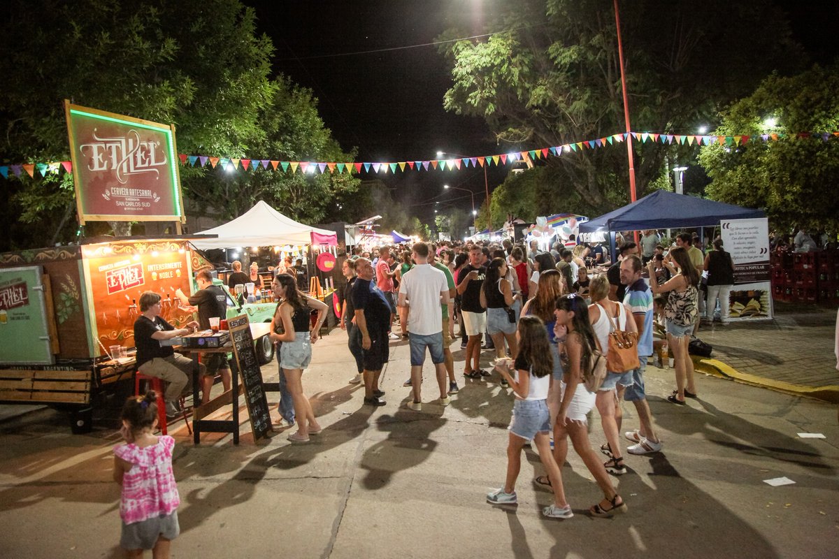 ComunadeFranck's tweet photo. Segunda Feria Cultural Gastronómica🥳🍻🍕🍔 https://t.co/LKkjVLLQGN