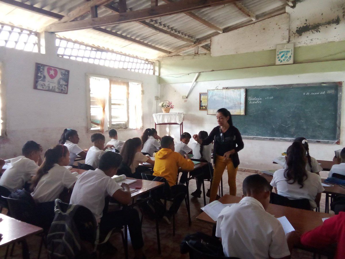 EsbuCorria's tweet photo. Se le da continuidad al tercer perfeccionamiento desde el desarrollo de la clase.
@DiazCanelB @hechavarr4 @niurdisreyes @dpestgo @FrenteDme @MurciaRelvis #CubaMined #CubaEduca. https://t.co/NrFI4097bH