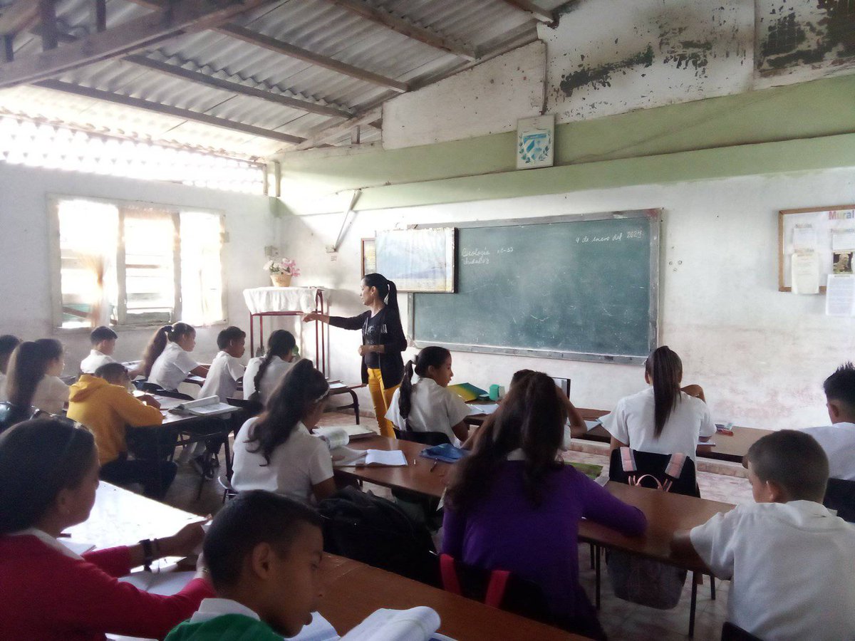 EsbuCorria's tweet photo. Se le da continuidad al tercer perfeccionamiento desde el desarrollo de la clase.
@DiazCanelB @hechavarr4 @niurdisreyes @dpestgo @FrenteDme @MurciaRelvis #CubaMined #CubaEduca. https://t.co/NrFI4097bH