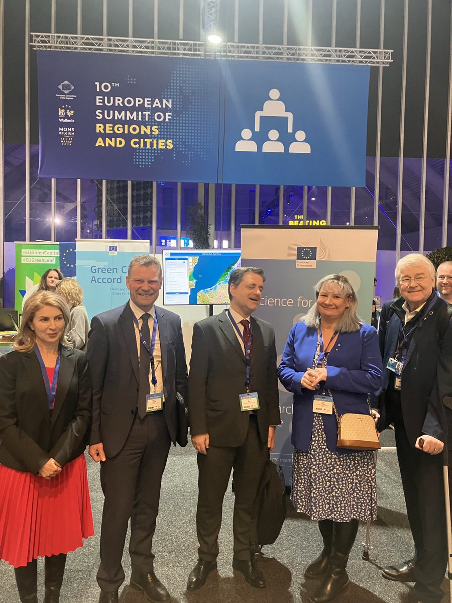 Happy to meet with members of @EU_CoR before our panel discussion on resilience and vulnerability at #SommetMons24 For us at JRC (@EU_Sciencehub), engaging with local and regional authorities is key, and we support them with data and evidence where we can!