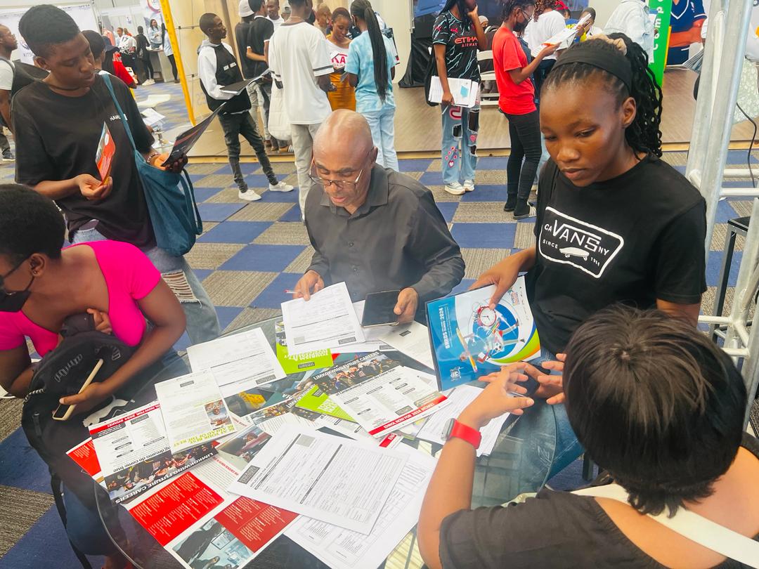 Limkokwing_BW's tweet photo. VISIT OUR STALL TOMORROW ATTHE BHRDS FAIR!
Limkokwing University will be in DITSHUPO HALL this whole week...
Pass by our stall and shape your FUTURE CAREER!
APPLY FOR THE 2024 INTAKE
#limkokwinguniversity
#CareerFair2024
#Intake2024 https://t.co/Yn8PMMNpZm