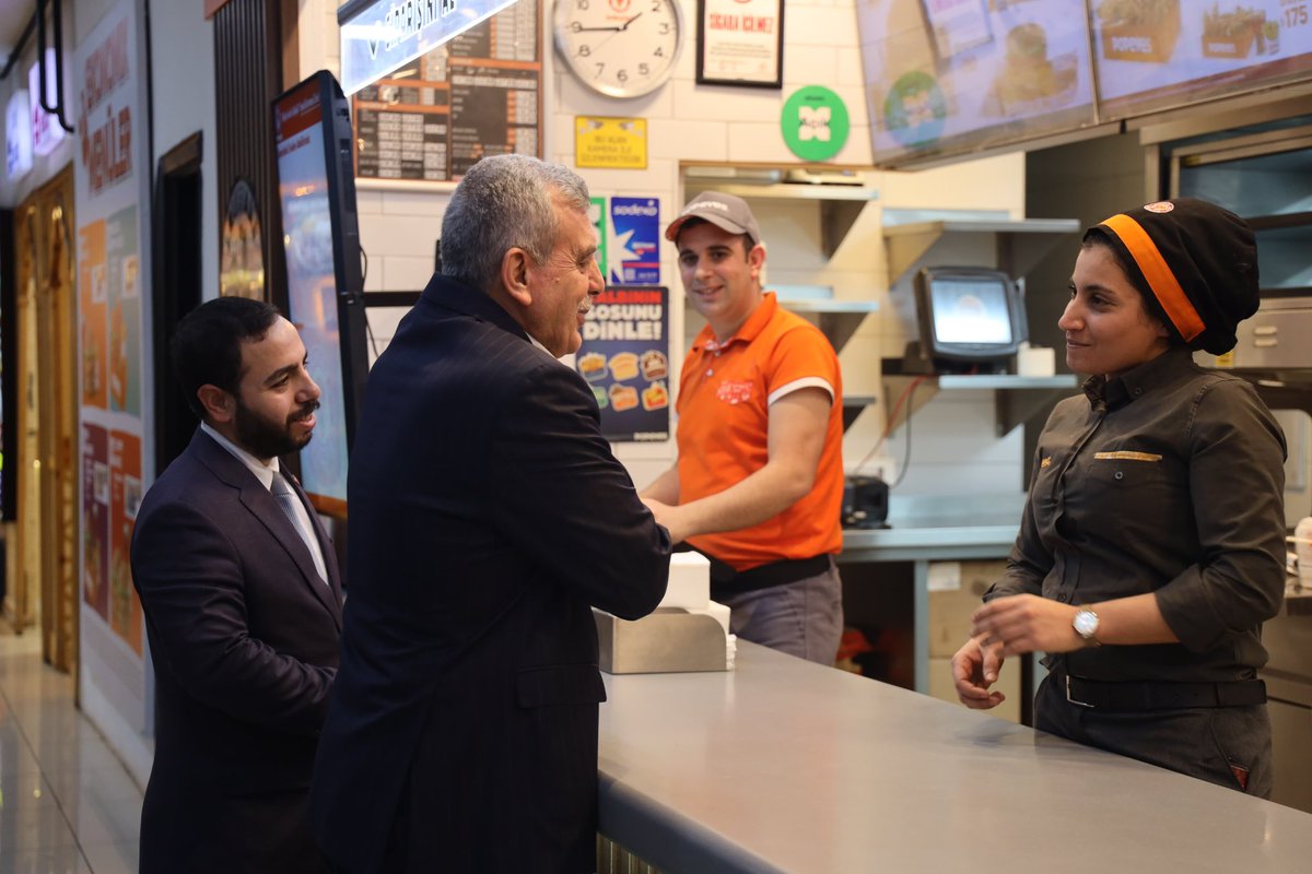abdurrahimtoru's tweet photo. Ak Parti Şanlıurfa Büyükşehir Belediye Başkan Adayımız değerli büyüğüm sayın Zeynel Abidin Beyazgül bizleri ziyaret ettiler , kendilerine başarılar diliyorum 
@zabeyazgul @Akparti https://t.co/z8zorFHiiK