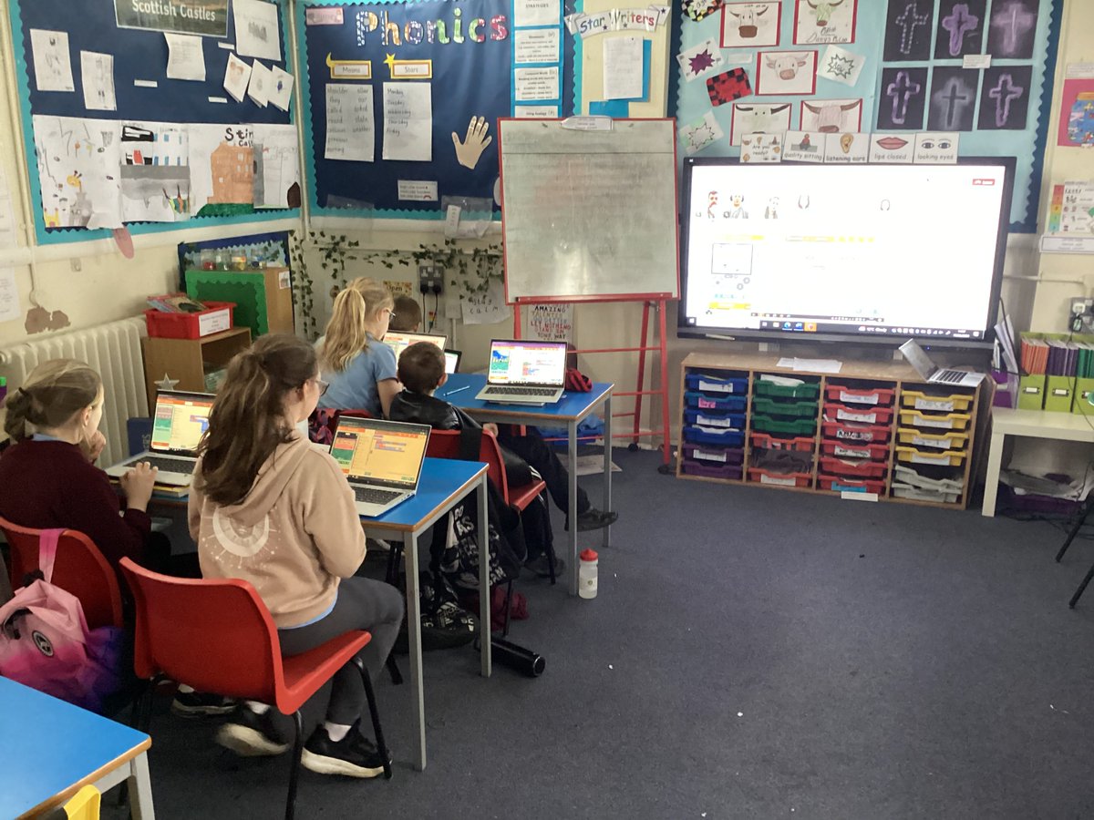 KeirHardieMem's tweet photo. Primary 5 enjoying the #NLCodeAlongs creating their own games using Make Code Arcade. Thanks @NLDigitalSchool https://t.co/Dh1GNAeKHR