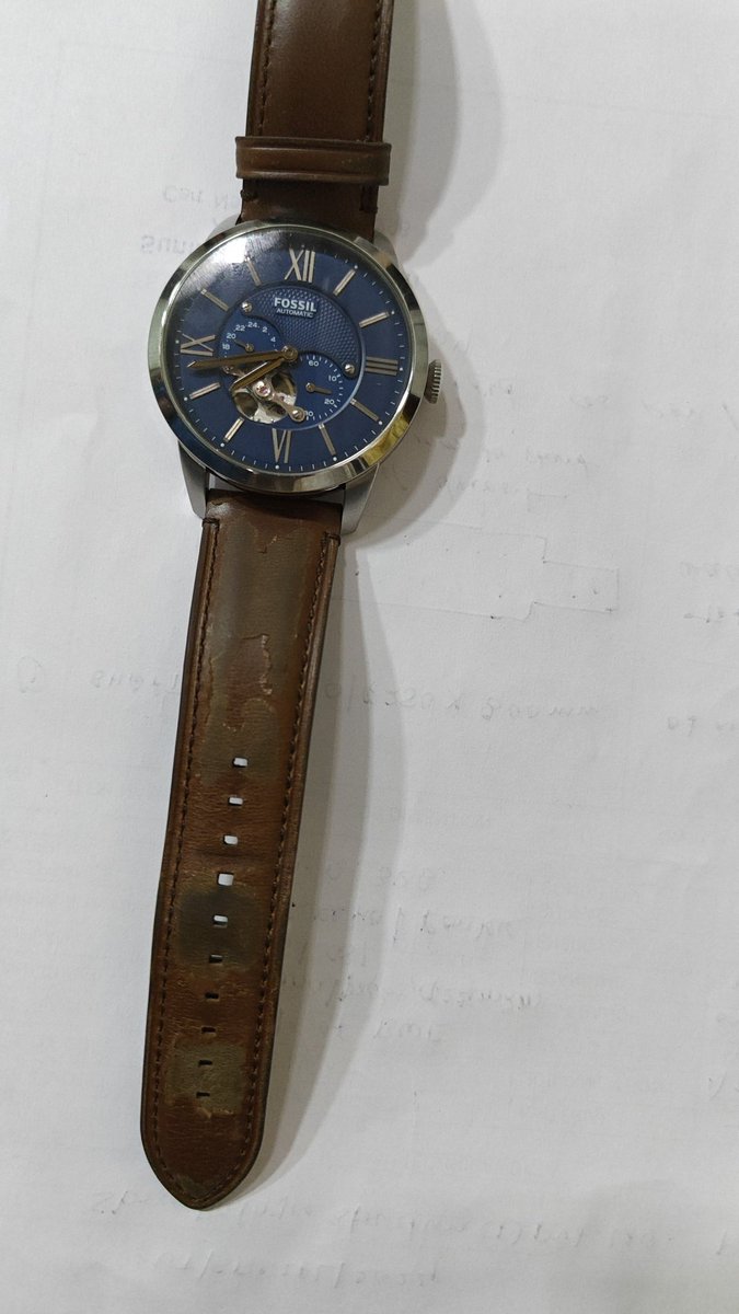 Sanjaybgh's tweet photo. @Fossil @myntra @MyntraSupport @jagograhakjago I complained several times but did not get a proper response, the Myntra is sending used products, by spending 11000/- I got a watch which is no use now .In 2 months use its poor condition is like Rs 100 watch. Avoid online shopping. https://t.co/VUhwhBWtGE