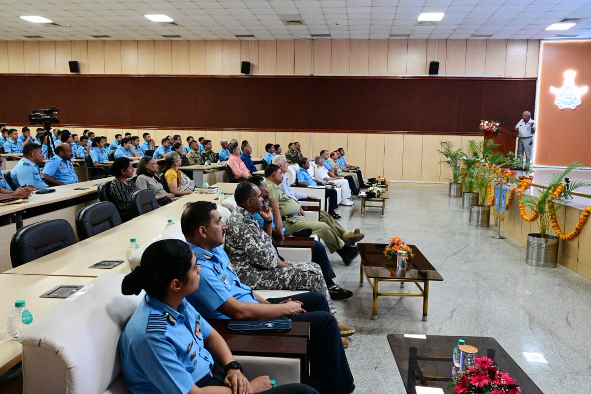 As part of @IAF_MCC endeavour in showcasing its glorious history and imbibing lessons and operations art from its previous campaign, a talk by Squadron Leader Pushpa Kumar Vaid, 1971 war veteran and #VeerChakra Awardee, was organized at #AirForce Station Yelahanka on 19 March.