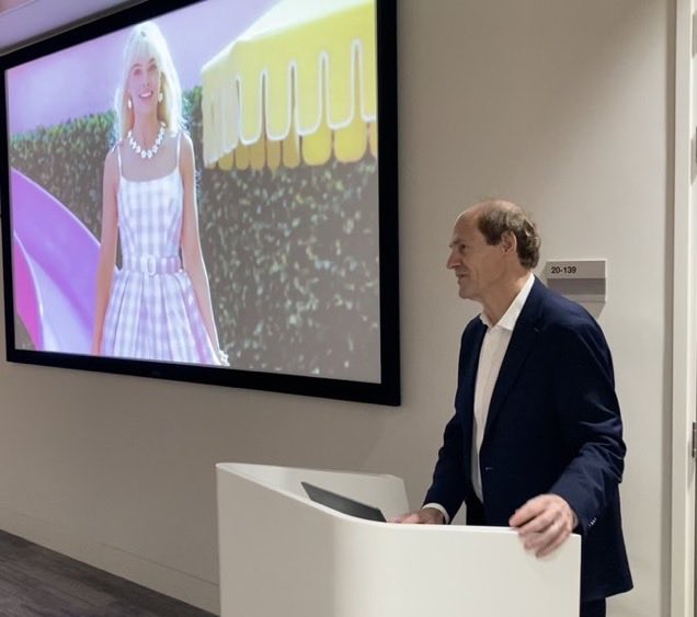 An unlikely photo. At Oxford no less. ⁦<a href="/Barbie/">Barbie</a>⁩