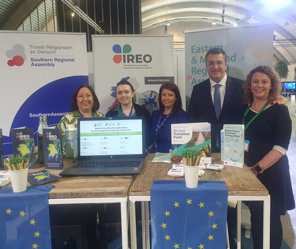 Delighted to host First Vice-President of @EU_CoR Apoostolos Tzitzikostas (@tzitzikostas) at the Irish Regions stand today!