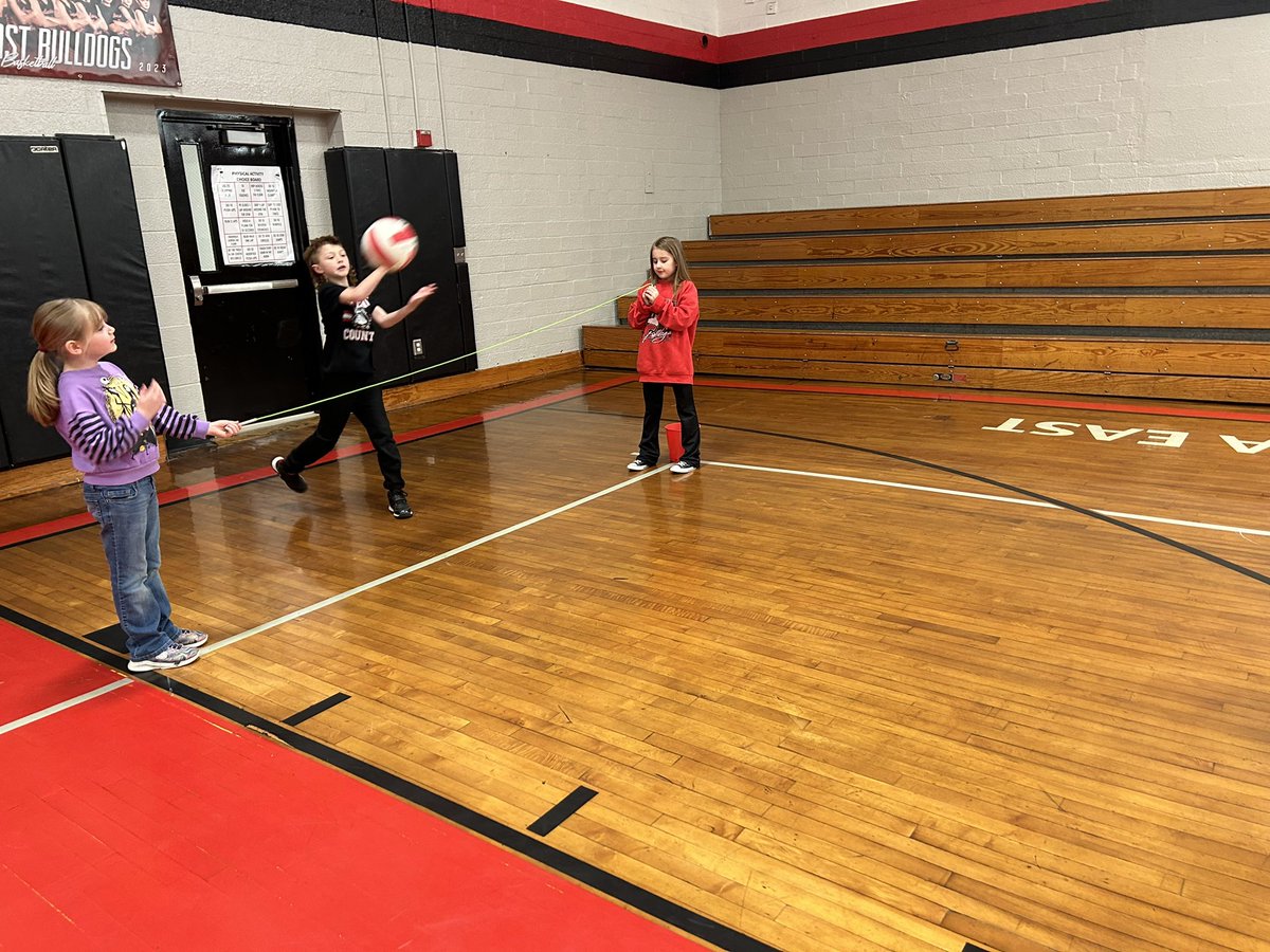 PhysEdPups's tweet photo. Volley-paloosa in PE today! #volleyball #physed https://t.co/DK25xVHv5v
