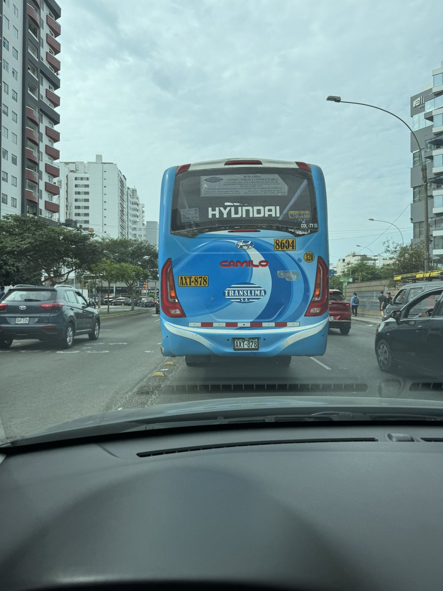 GMSSO's tweet photo. @PoliciaPeru @Serenazgomirafl @MTC_GobPeru hasta cuando vamos a tener estos problemas en el tránsito Limeño? Debería existir la foto papeleta tomada desde los celulares.  Simplemente se atraviesan desde el carril para doblar a la izquierda en Av 28 de Julio con Av Reducto. https://t.co/WSgJPlDd4R