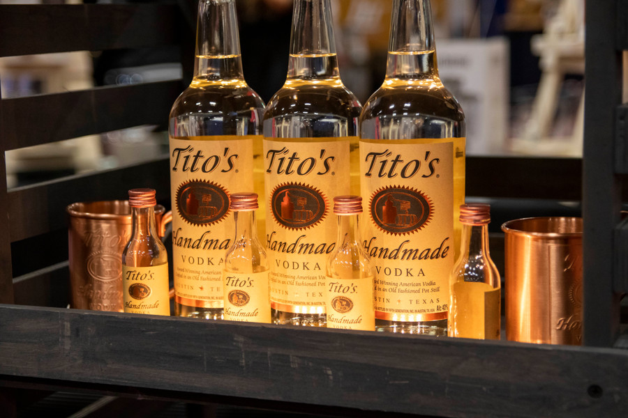 One for the Vodka lovers! @titosvodka , America's Original Craft Vodka produced in Austin, Texas. Made in batches, using old-fashioned pot stills, a delicious smooth vodka. 🎫 Buy tickets to Ireland's largest Whiskey event now: whiskeylivedublin.com