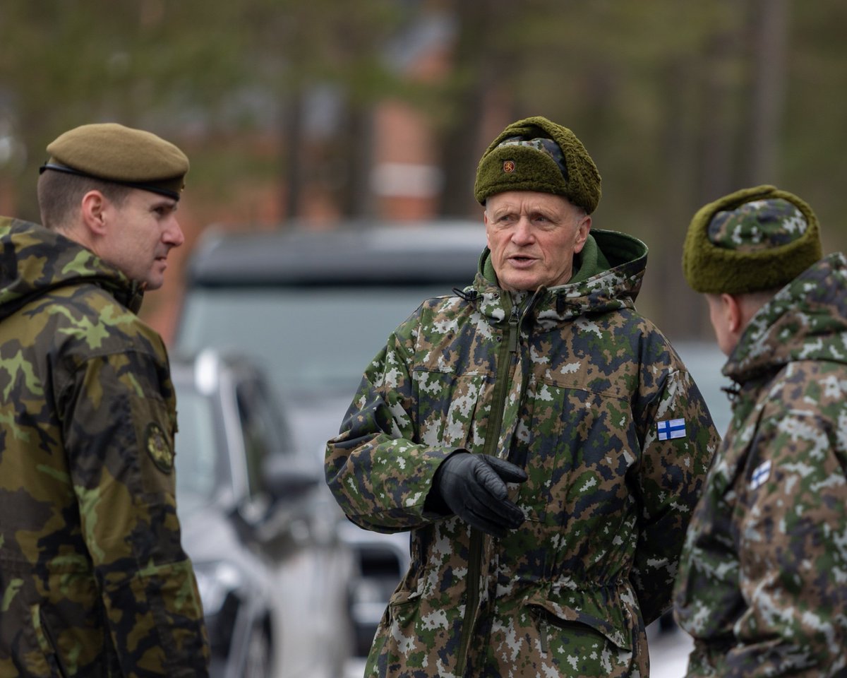 Tšekin kollega kenraaliluutnantti Karel Řehka vierailulla Suomessa. Eilen mm. Nato-aiheinen paneelikeskustelu Tšekin lähetystöllä, tänään aiheena suomalainen kokonaisturvallisuus ja kokonaismaanpuolustus.