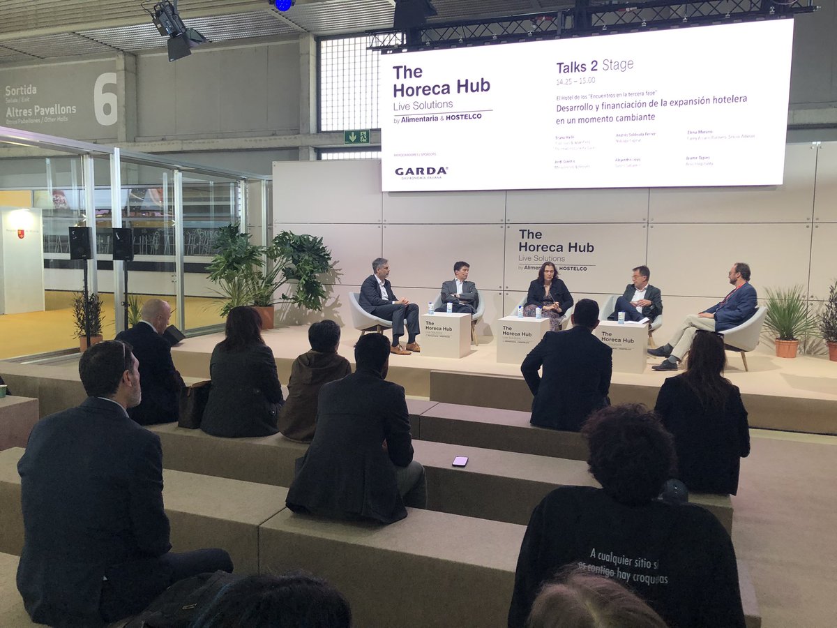 Debate sobre “Desarrollo y #financiación de la expansión #hotelera en un momento cambiante”. Hay que apostar por desarrollar nuevos destinos, en un mercado completo. @LuisSoldevila Loyo <a href="/BancoSabadell/">Banco Sabadell</a> Tapies #AinaHospitality Soldevila #NabogaCapital Múranos <a href="/arcanopartners/">Arcano Partners</a>