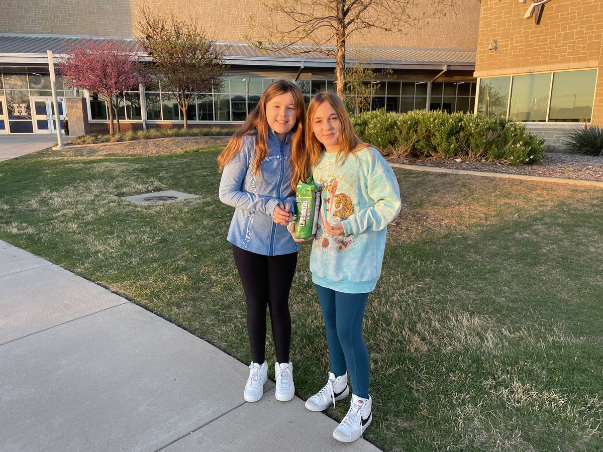 Coach_Shep1's tweet photo. Chilly morning starting off Day 2 (Monochromatic Day) of #HopeWeek2024— greeting students with Lifesaver mints for a “fresh” start to the day! #BreakTheStigma #HopeWeek #PISDHopeWeek @ProsperHaysMS https://t.co/xFP1vibLKN
