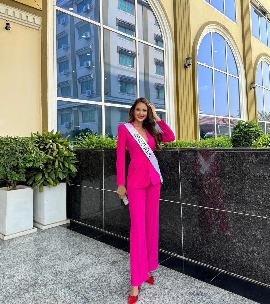 lisandrachirino's tweet photo. 💘 Así de feliz salí, ya se presentó mi proyecto social 🐾💕

#Venezuela #UniversalWoman2024 #MissVenezuela 

Todos mis looks y outfits fueron elegidos con mucho amor por mi director Nacional y un equipo maravilloso de trabajo🇻🇪

Gracias mi Venezuela ❤️ https://t.co/17RI0mszZN
