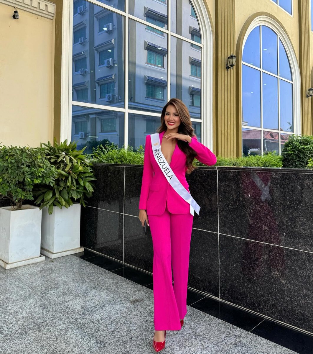 lisandrachirino's tweet photo. 💘 Así de feliz salí, ya se presentó mi proyecto social 🐾💕

#Venezuela #UniversalWoman2024 #MissVenezuela 

Todos mis looks y outfits fueron elegidos con mucho amor por mi director Nacional y un equipo maravilloso de trabajo🇻🇪

Gracias mi Venezuela ❤️ https://t.co/17RI0mszZN