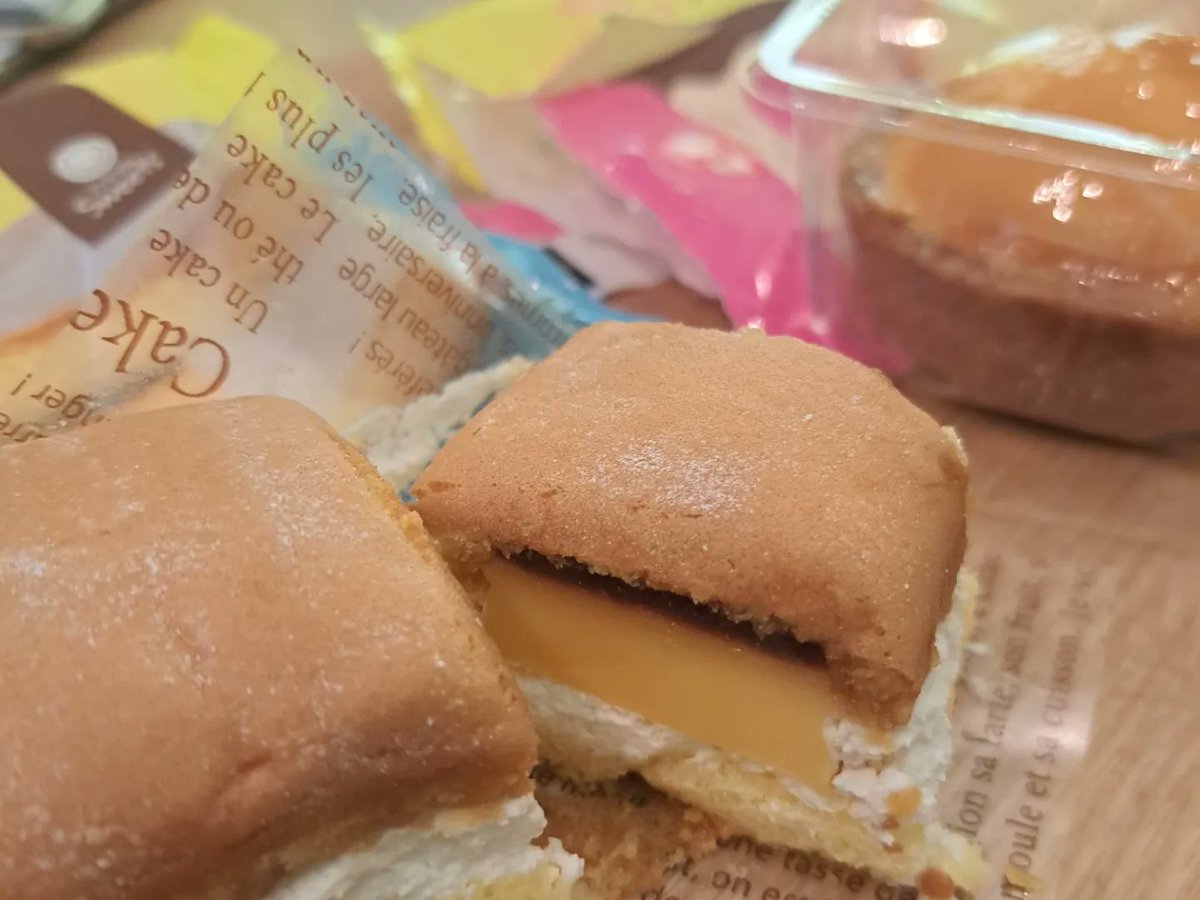 myufm_fun's tweet photo. ファミ姉です🎙️✨

進化系プリン🍮‼️
プリンが進化したら、
これまた、最強になるんだー😃⤴️⤴️
「プリンサンド」と、
「プリンタルト」♥️

ふわっ♥️ほろっ♥️

ファミマルスイーツを購入して頂くと、
次回使って頂ける、
ファミマルスイーツ30円引きのレシートクーポンがもらえますよ～⤴️✨
#ファミ姉 https://t.co/v3hQ7OcqwW