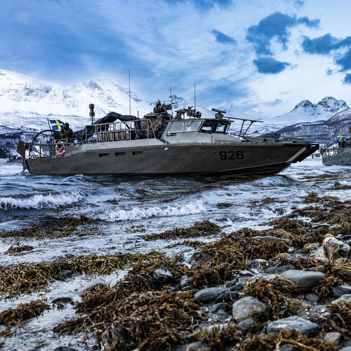 The Arctic region is of key strategic interest to #NATO due to its opportunities to cooperate. The newest addition to #NATO family, 🇸🇪Swedish & 🇫🇮Finnish marines, launched amphibious operations from a @USNavy warship in the 🇳🇴Norwegian Arctic. #SteadfastDefender24 #WeAreNATO