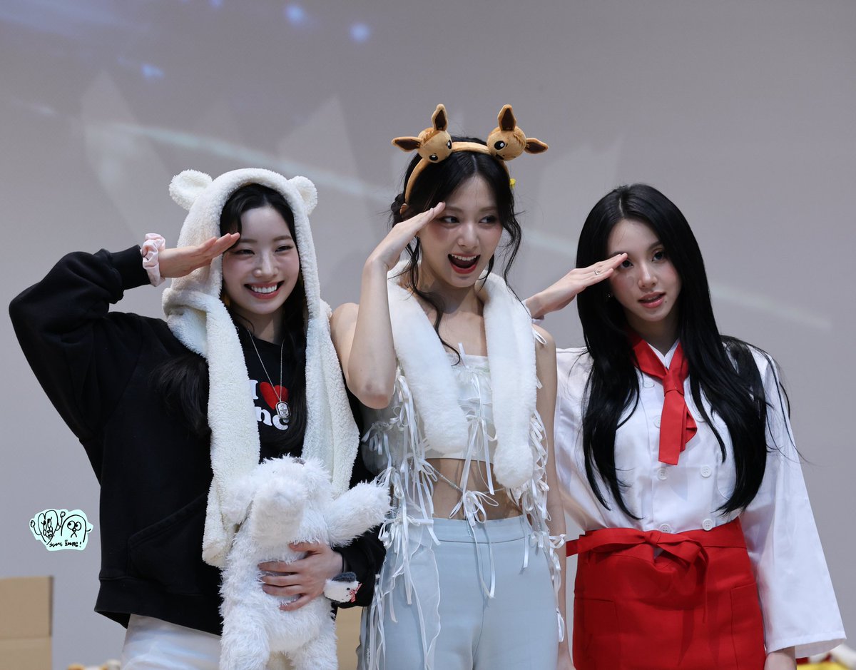 LeiRagaro's tweet photo. For Those people who are fighting for solos and subunits. It's these๐คง
#YooLo #SMC #MoLo https://t.co/W1kpvsgSOY