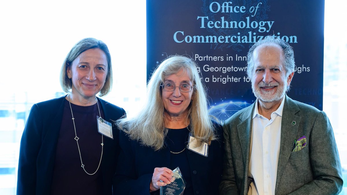 Congratulations to Dr. Jill P. Smith, pancreatic cancer researcher with @gutumorbiology and Lombardi Comprehensive Cancer Center, for earning Innovator of the Year honors from the Georgetown Office of Technology Commercialization! bit.ly/3TJbHgQ