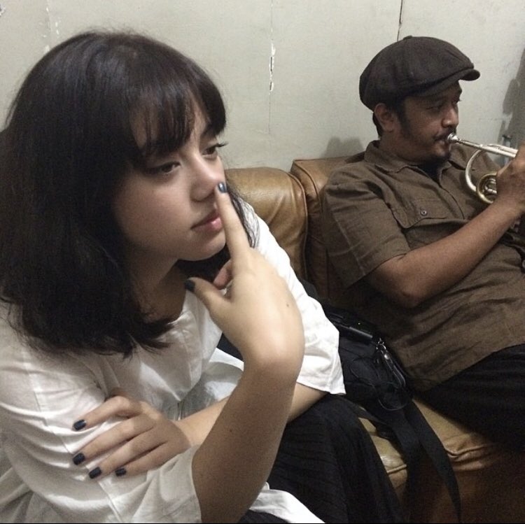 Some memories of us with <a href="/javierpaloh/">F.Achmar</a> at the old <a href="/HeyFolksShop/">Hey Folks!</a> for <a href="/RSDIndo/">RecordStoreDay Indo</a> on April 20, 2014.

1. Playing "Running Shoes" with Ade on trumpet.
2. Prisci singing "Pergi Tanpa Pesan" with Ade during <a href="/sorezeband/">Quo Vadis, SORE?</a>'s set.
3. Bonus backstage candid shot.