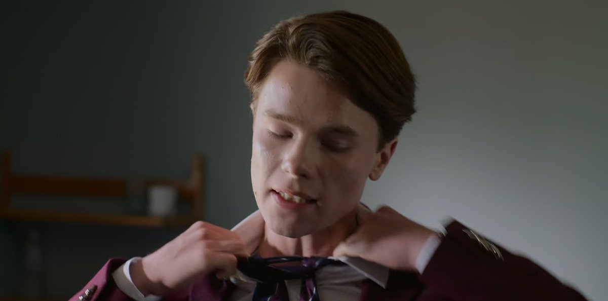 LemonPSMuffin's tweet photo. wille’s shirt being unbuttoned in the final scene bc he’s finally free and no longer being choked by the monarchy’s hold on his life🥲 https://t.co/baf4uJwOSV