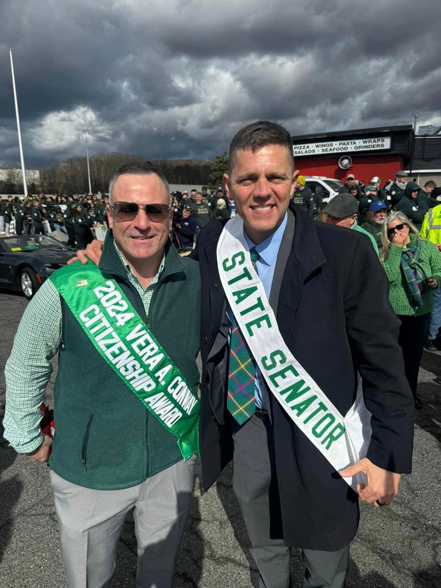 SenJohnVelis's tweet photo. Nothing better than celebrating at the Holyoke St. Patrick's Day Parade on St. Patrick's Day!🍀 https://t.co/lMAelYxnmw