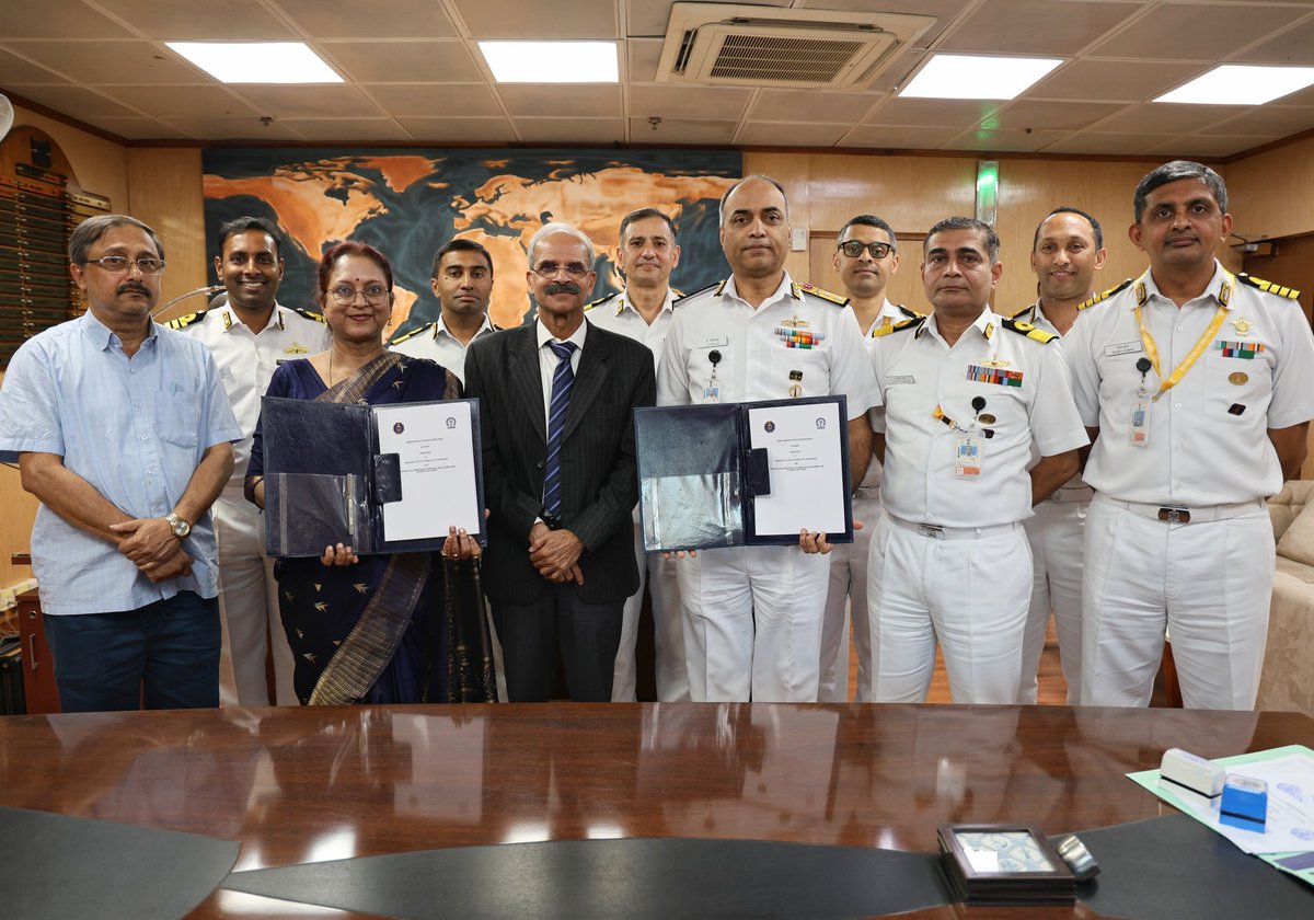 indiannavy's tweet photo. MoU b/n the #IndianNavy &amp; @IITKgp signed at New Delhi for Technical Collaboration and Joint R&amp;D, by RAdm K Srinivas, ACOM (D&amp;R) &amp; Prof (Ms) Rintu Banerjee, Dean (R&amp;D), #IITKharagpur in presence of Prof Virendra Kumar Tiwari, Director of IIT Kharagpur. https://t.co/XeFuWY3LDs https://t.co/T8pq4gyjJe
