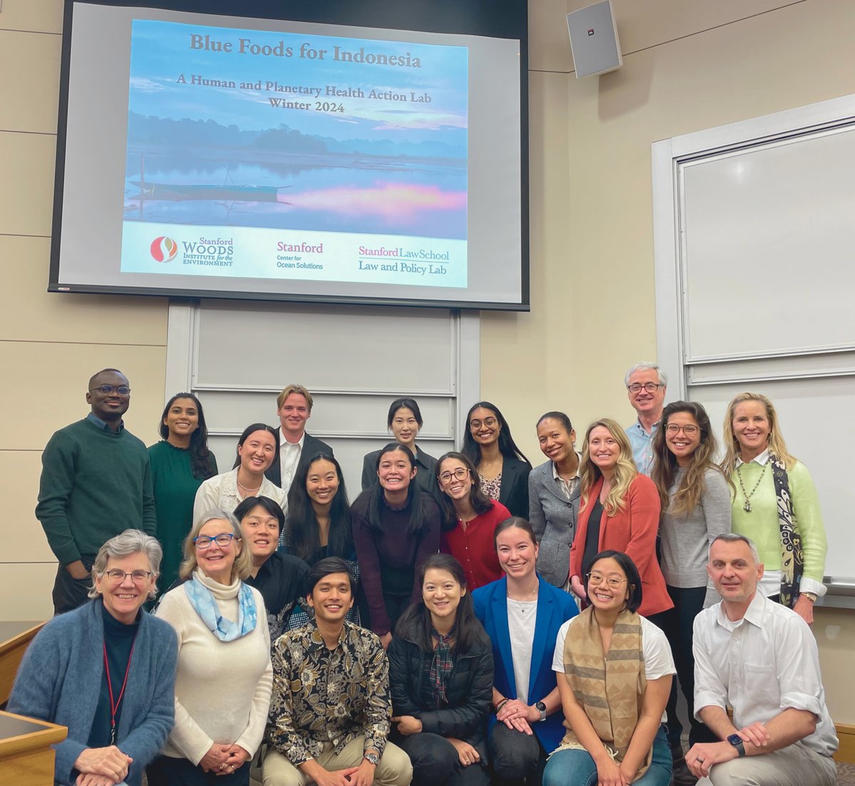 Congrats to the winter cohort of the Blue Foods for Indonesia Action Lab! Students shared analyses of opportunities for small-scale fisheries, gender inclusion, tech, & aquaculture with partners in Indonesia. 1 day left to apply for the spring cohort ➡️ docs.google.com/forms/d/e/1FAI…