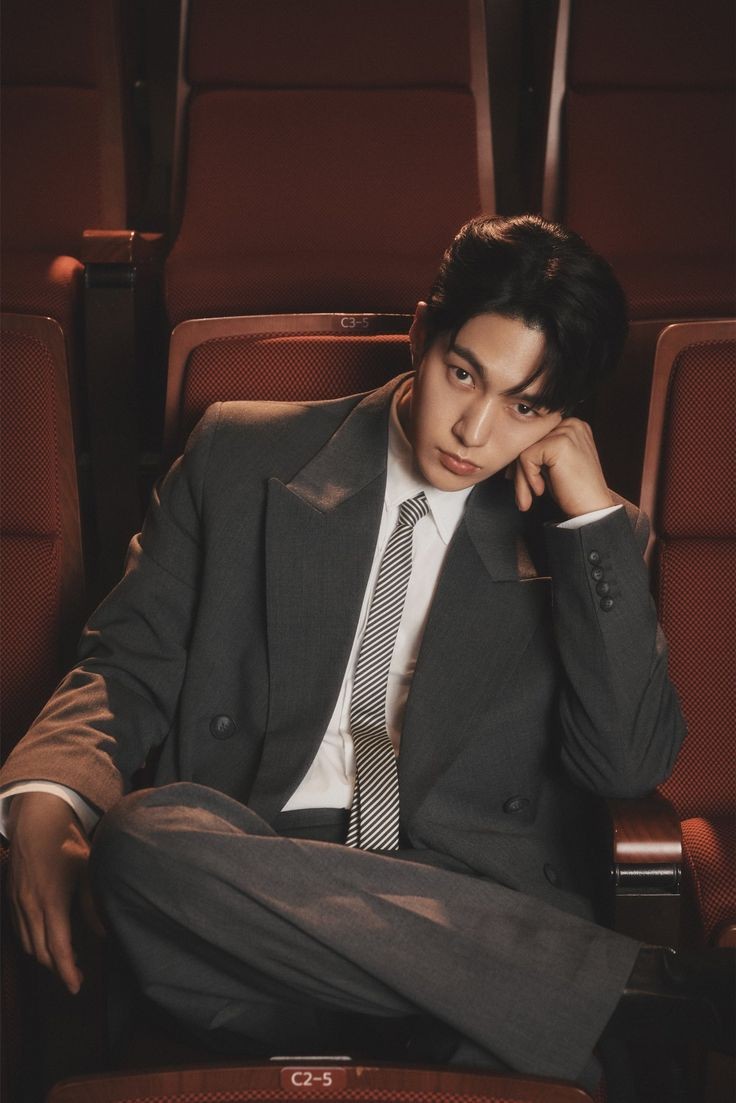 DefinetlyMaybeM's tweet photo. Put Krystal and Myungsoo in a slow burn a spy thriller drama. Walk with me. https://t.co/saXA6ONezd