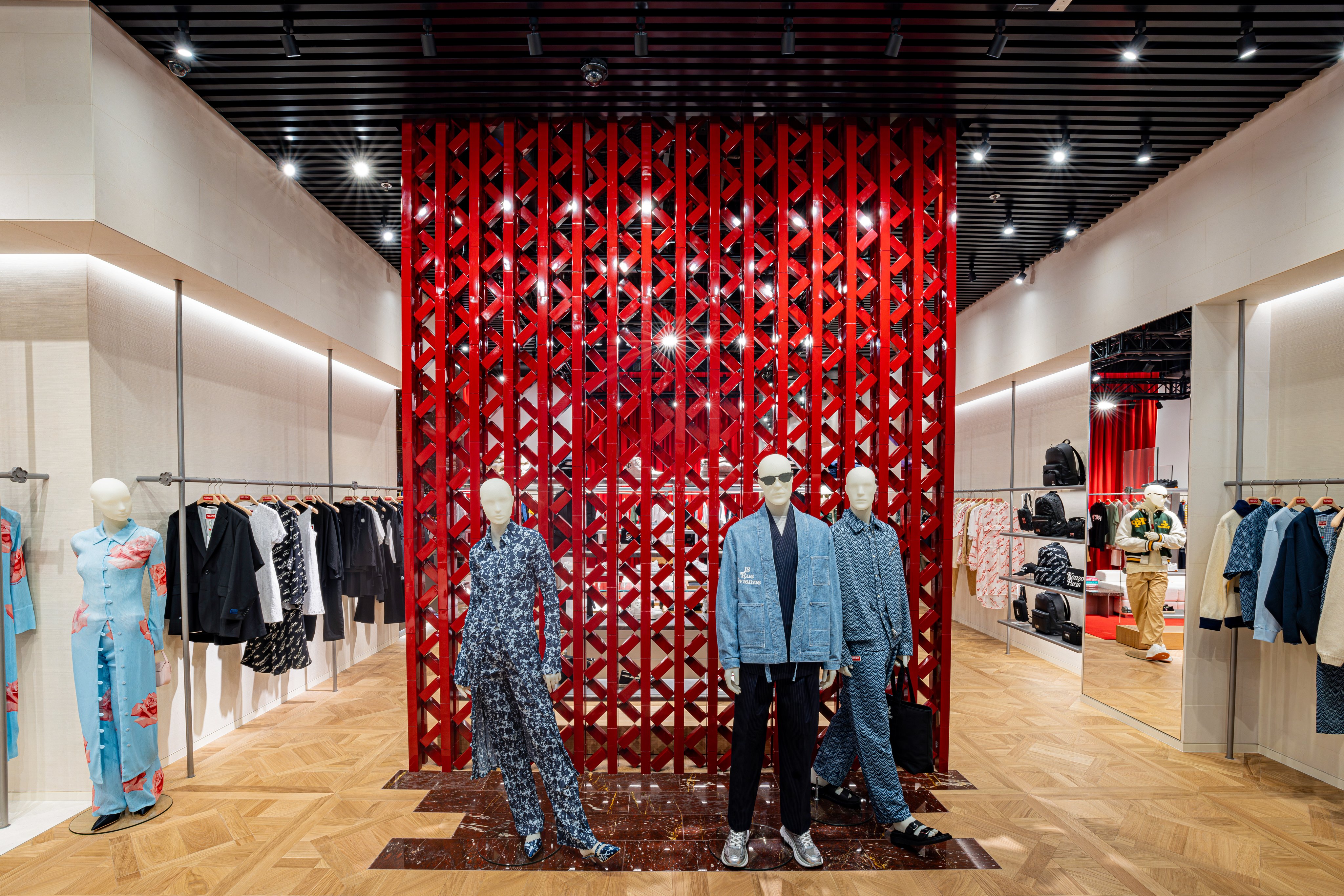 KENZO on X KENZO TAKES OVER DUBAI True to the brand s signature vision of East meets West KENZO s new store concept will continue to bring all paths of life and regions of