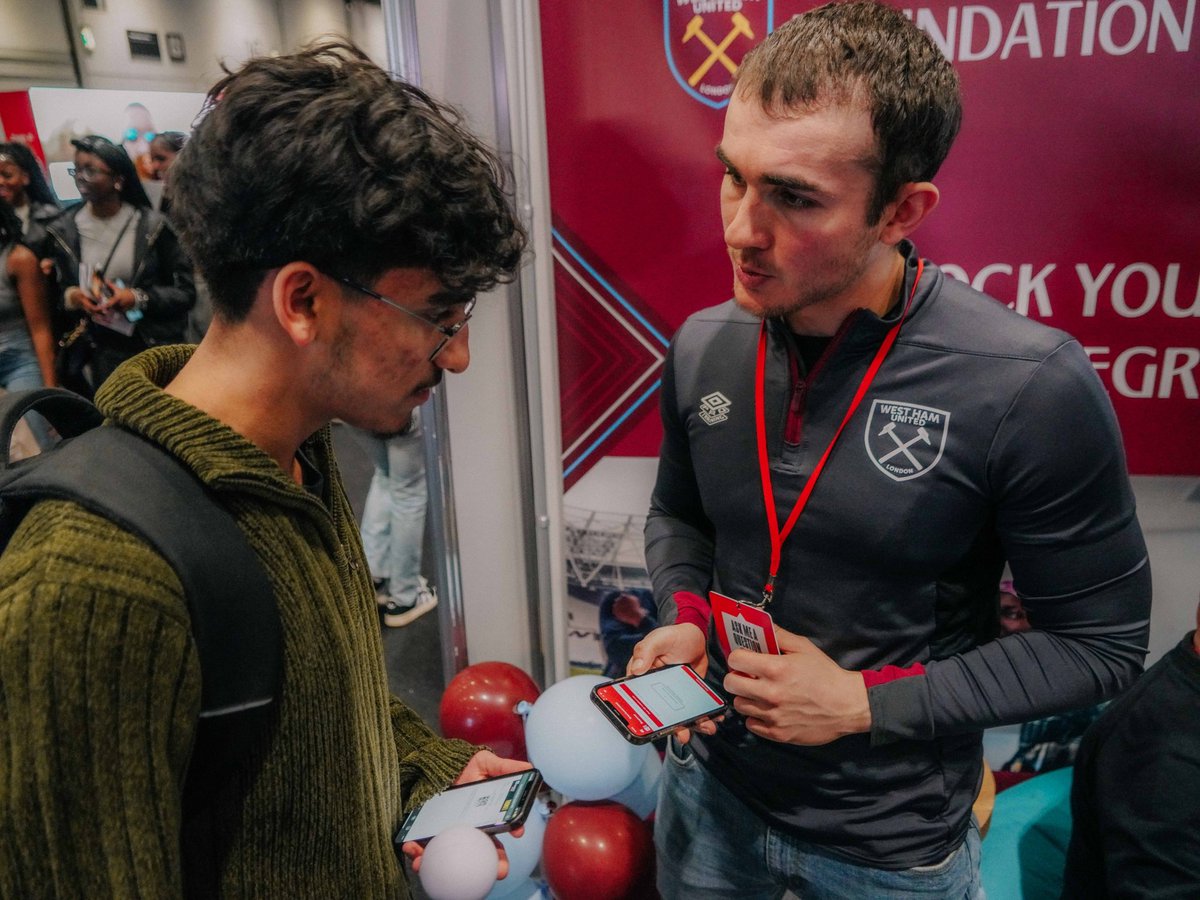 Another great day at @ExCelLondon for the @ucas_online discovery event talking to young people about all the opportunities on offer through a degree in sport at #WestHam 📚🎓⚒️ #UCASDiscovery | #BeTheChange